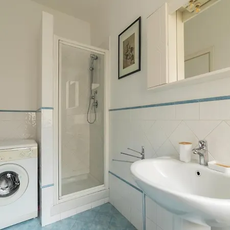 Guesthost - Sunny Piramide Apartman *