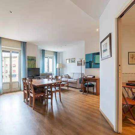 Sunny Piramide Apartment