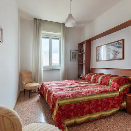 Apartment Sunny Piramide *