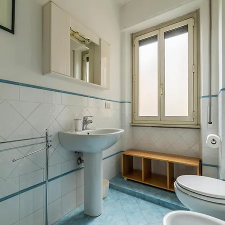 Sunny Piramide Apartment Rome