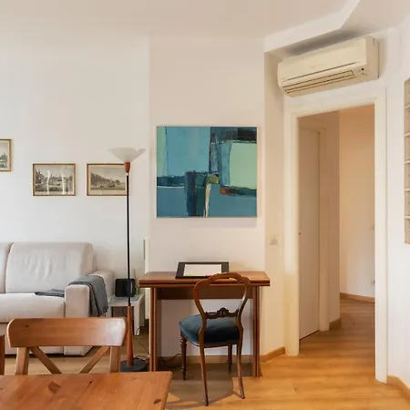 Sunny Piramide Apartment *