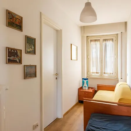 Sunny Piramide Apartment Rome