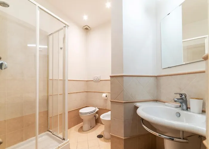 Guesthost - Sunny Piramide Apartment *